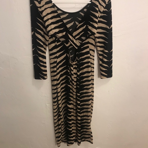 It's Giving Dress - Picture 4 of 4